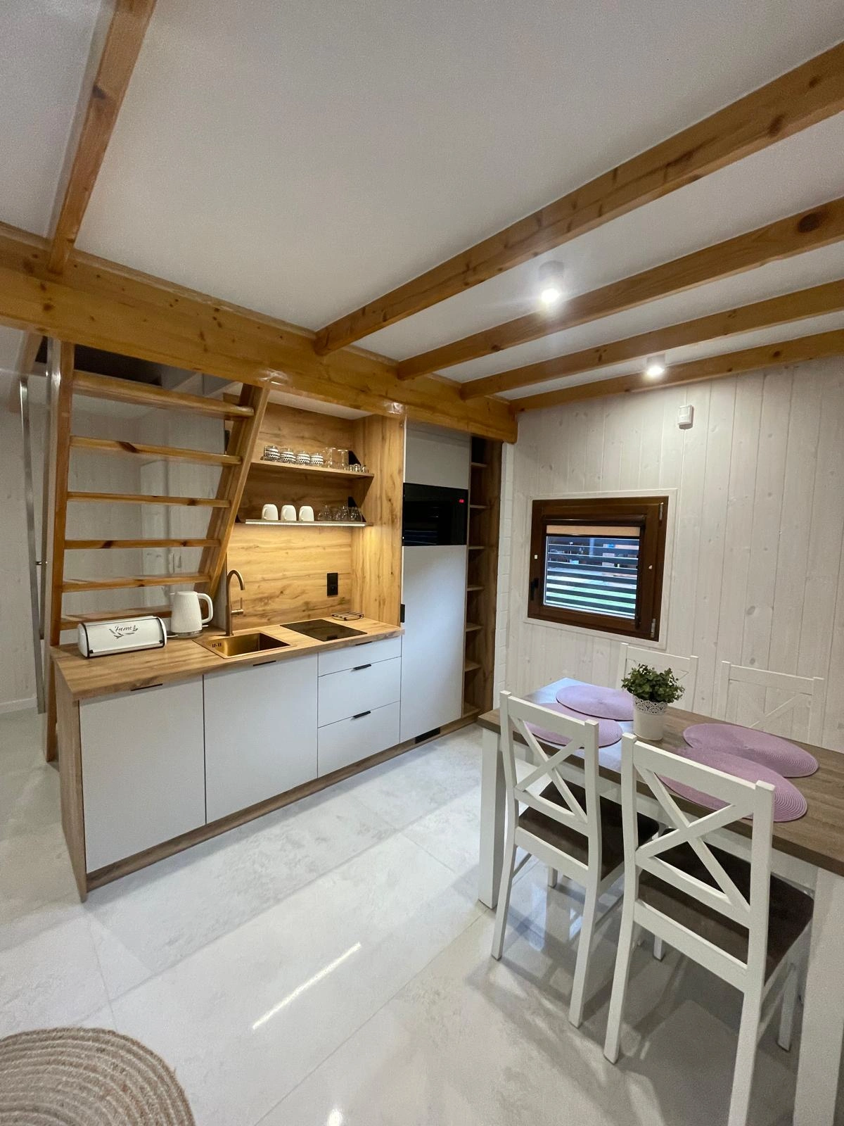 Salon i kuchnia domku małego