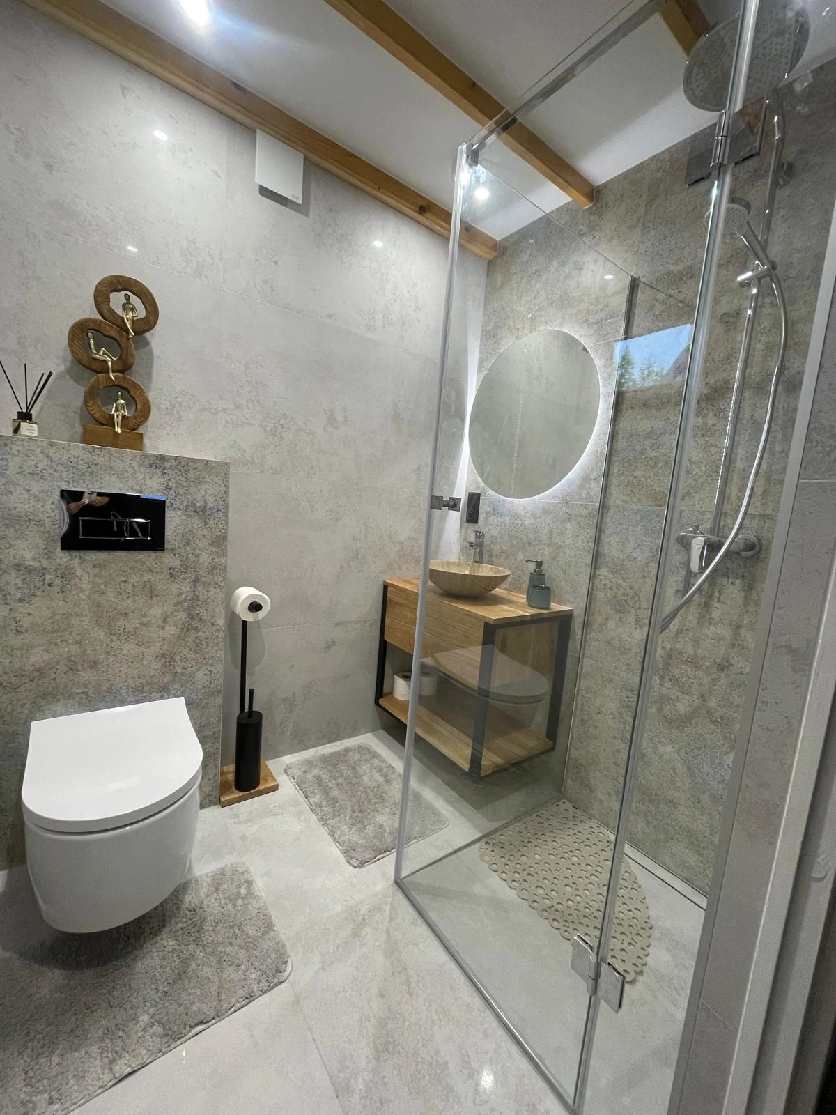 Sypialnia w domku małym JantarHome — wygodne łóżko