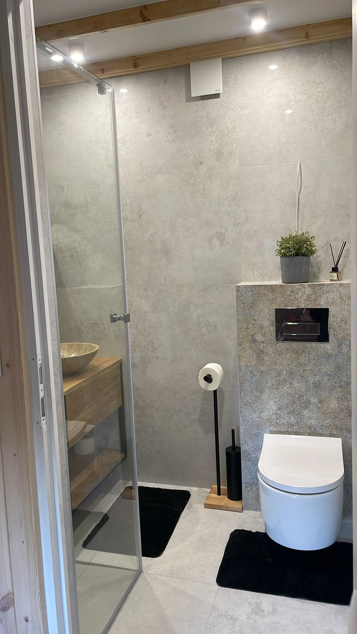 Domek mały JantarHome — widok z ogrodu